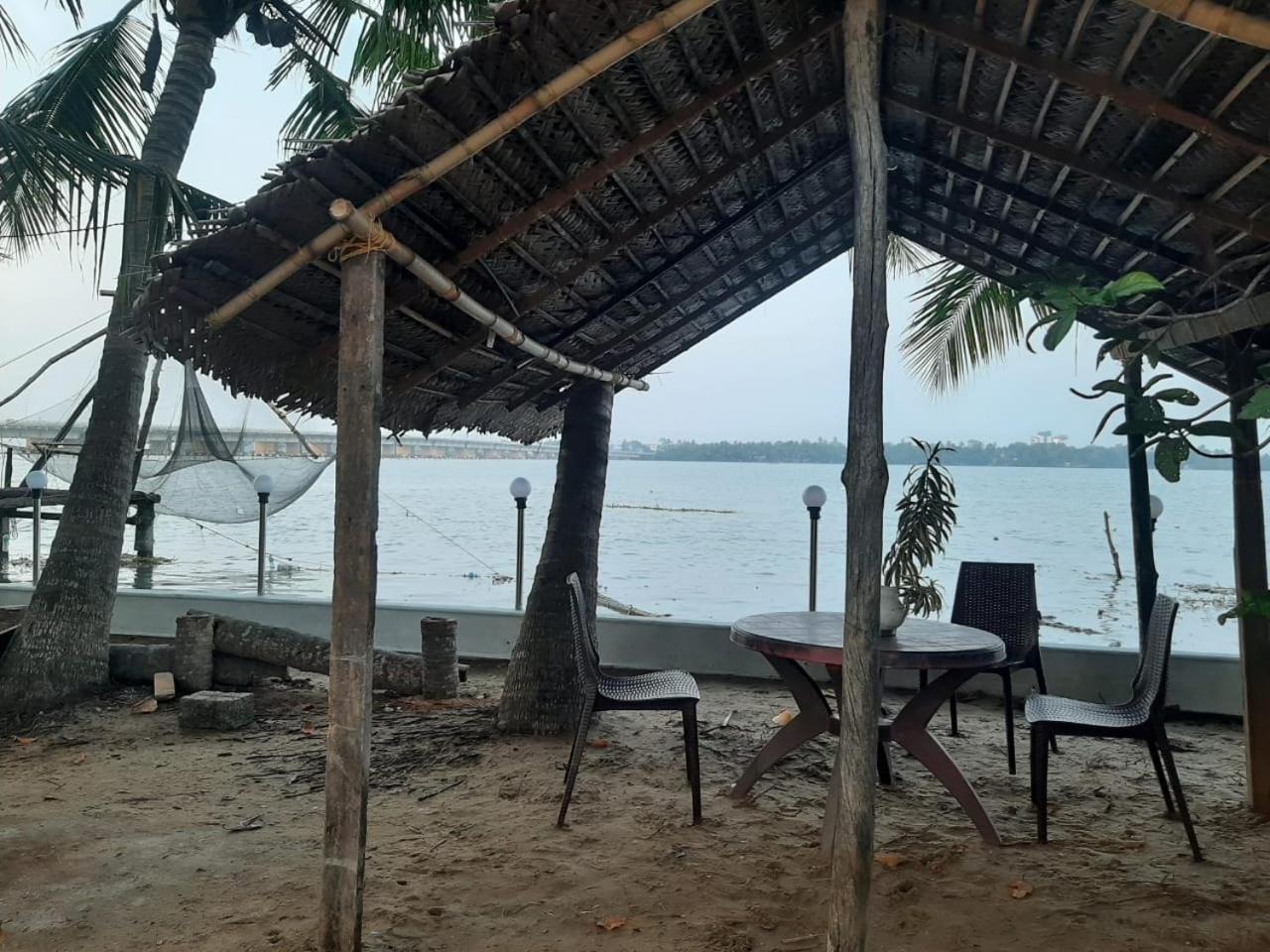 Cheenavala Fishing Homestay Kochi Bagian luar foto
